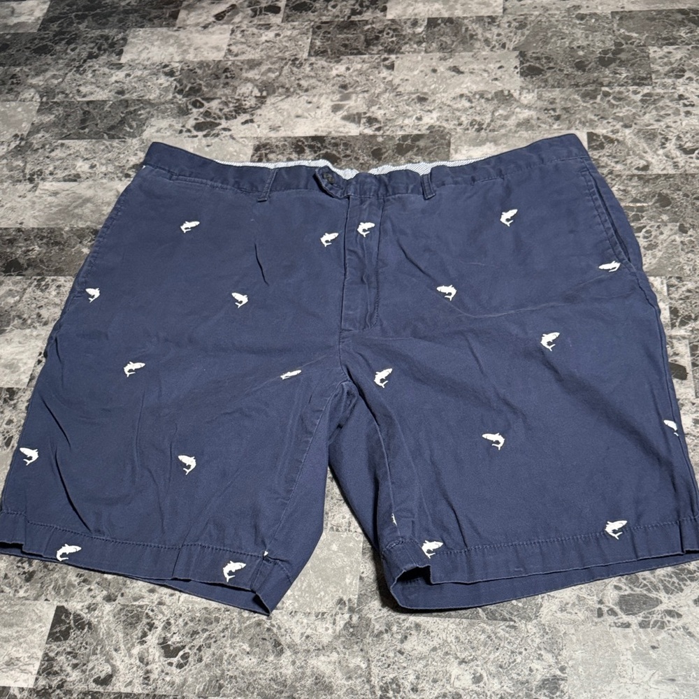 Daniel Cremieux Blue and White Shark Patterned Shorts size 40